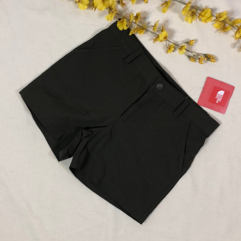 NWT The North Face Girl Parker Short Size: Medium